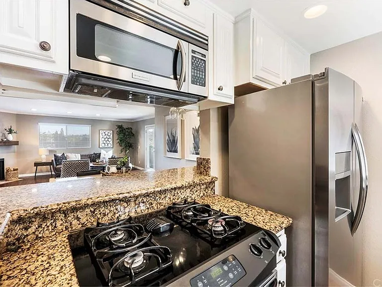 1001 Belmont Ave #302 — Photo 4