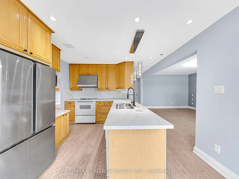141 Hialeah Cres #UPPER — Photo 9