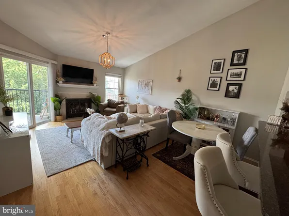 3313 Wyndham Cir APT 4218, Alexandria, VA 22302