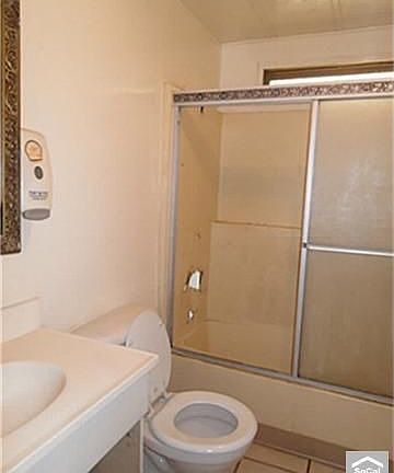 3rd image of 10527 Weigand Ave
