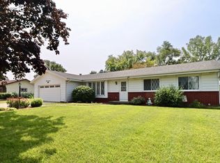 870 E Morning Glory Ln, Beloit, WI 53511