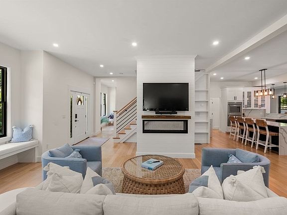 4th image of 283 Walnut St
