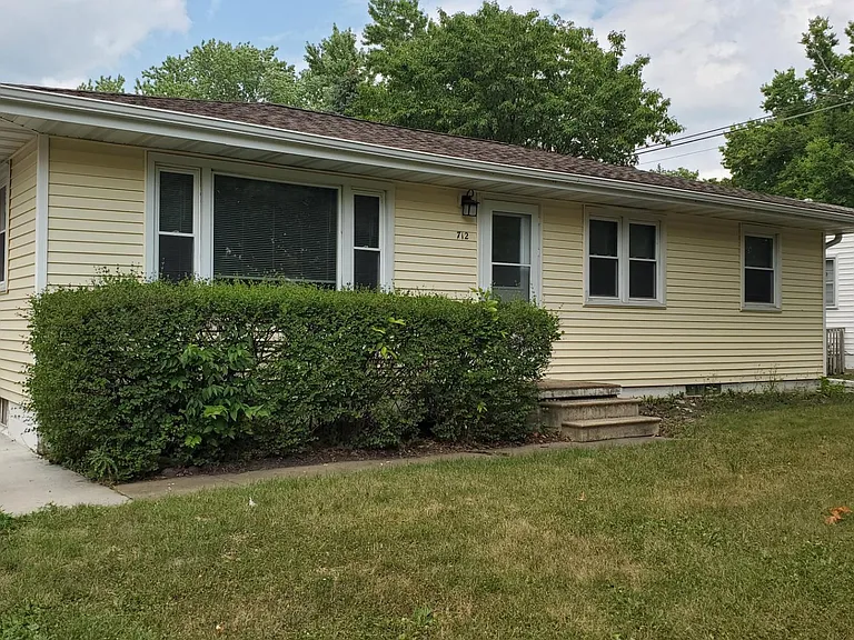 712 E Seerley Blvd — Photo 1