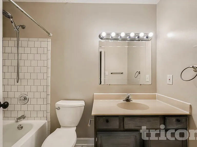 9432 Seven Courts Dr — Photo 15