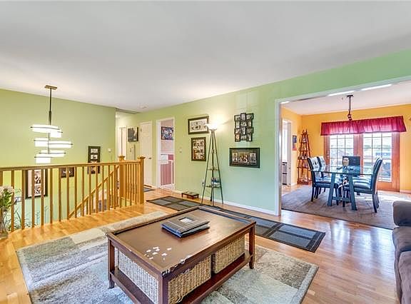 5th image of 5 Ashwood Ln
