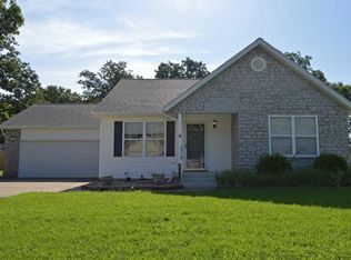 909 Oregon St, Carterville, MO 64835