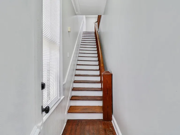 208 W Waldburg St #A — Photo 5