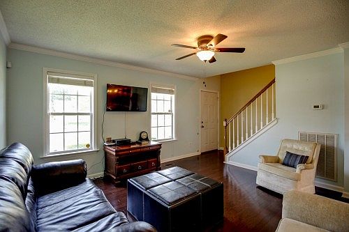 3rd image of 3019 Penny Ln