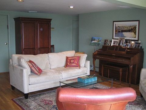 3rd image of 105 15th Ave