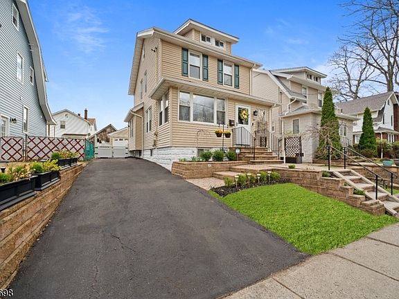 2nd image of 169 Oak Ridge Ave