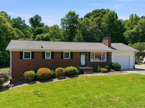 3rd image of 464 Cedar Dr