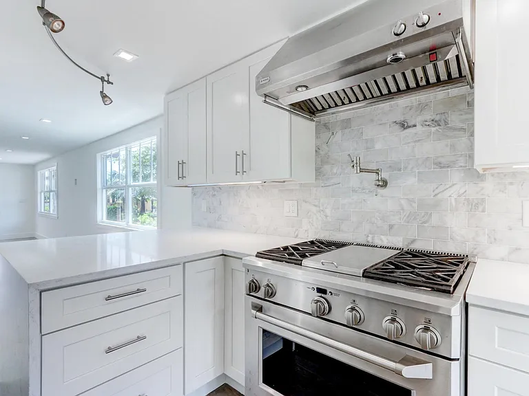 833 Ardmore Rd — Photo 23