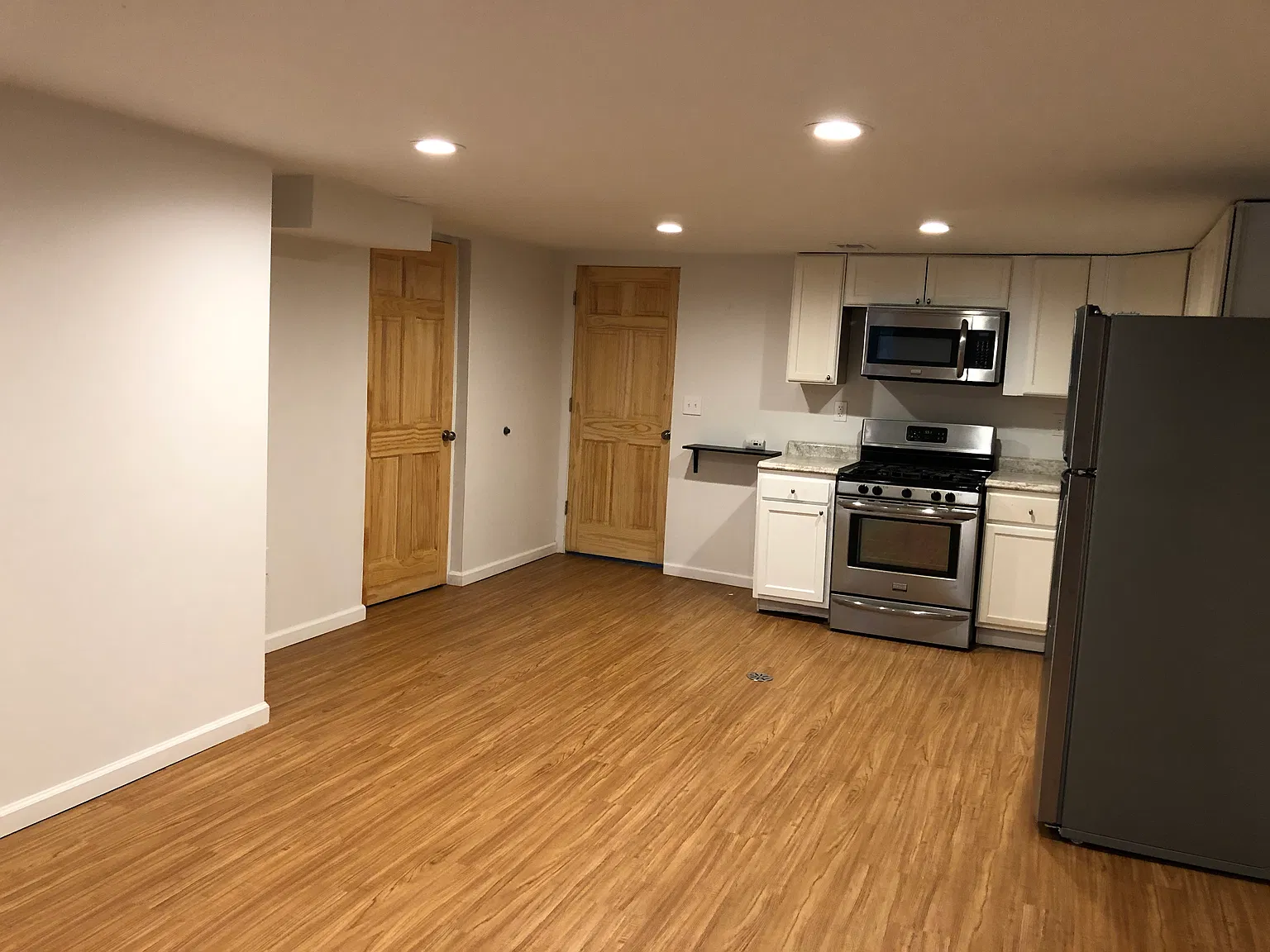1 bed, 650 sqft, $1,000 — Photo 4