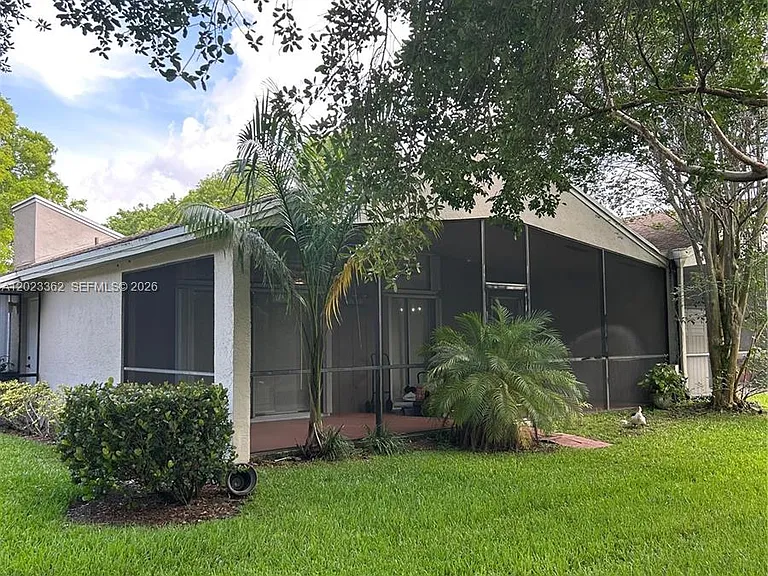 578 Woodgate Cir #E — Photo 3