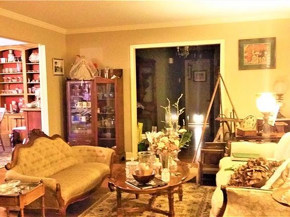 3rd image of 4811 Westgarden Blvd