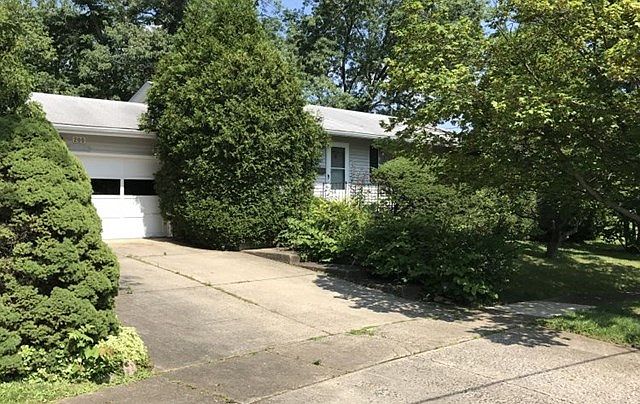 1st image of 200 Parkview Cir