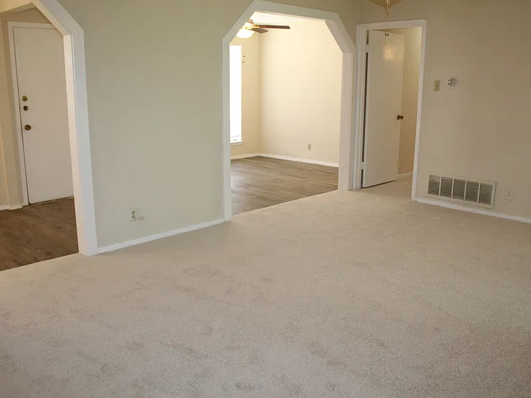 1903 N Floyd Rd — Photo 5