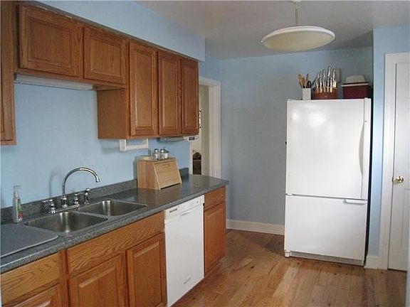 5th image of 186 Hillcrest Dr