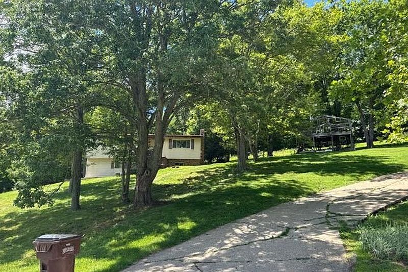 1st image of 119 Sunny Ln