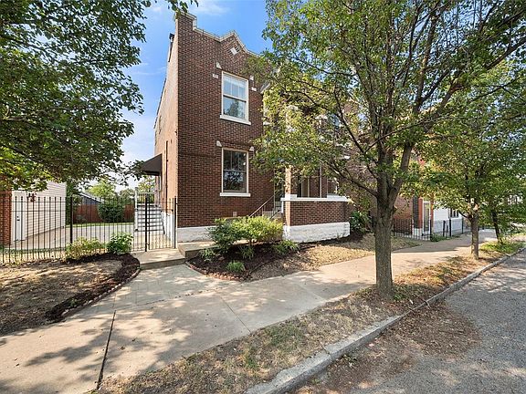 3rd image of 3656 Fairview Ave