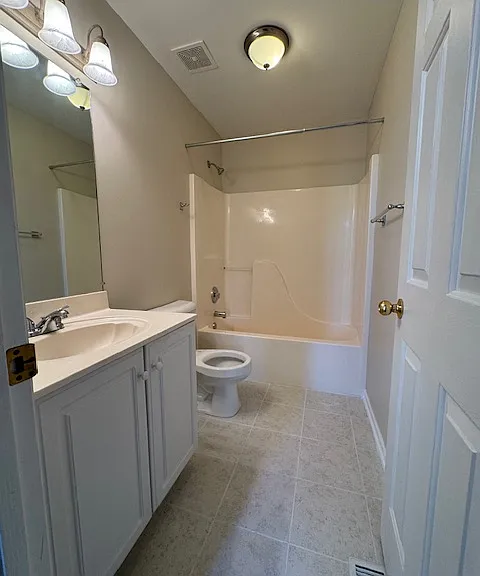 2032 Glastonbury Dr — Photo 2
