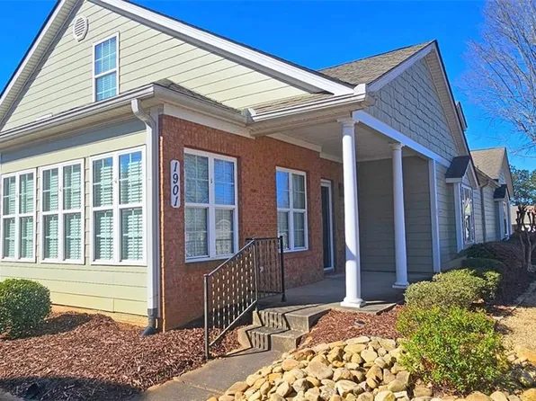 1901 Commonwealth Cir, Newnan, GA 30263
