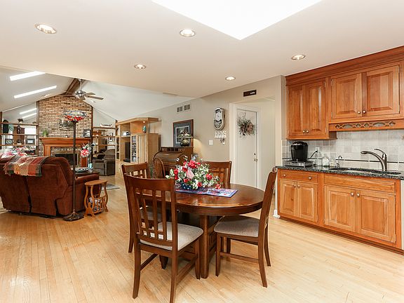 4th image of 8932 Doral Ln
