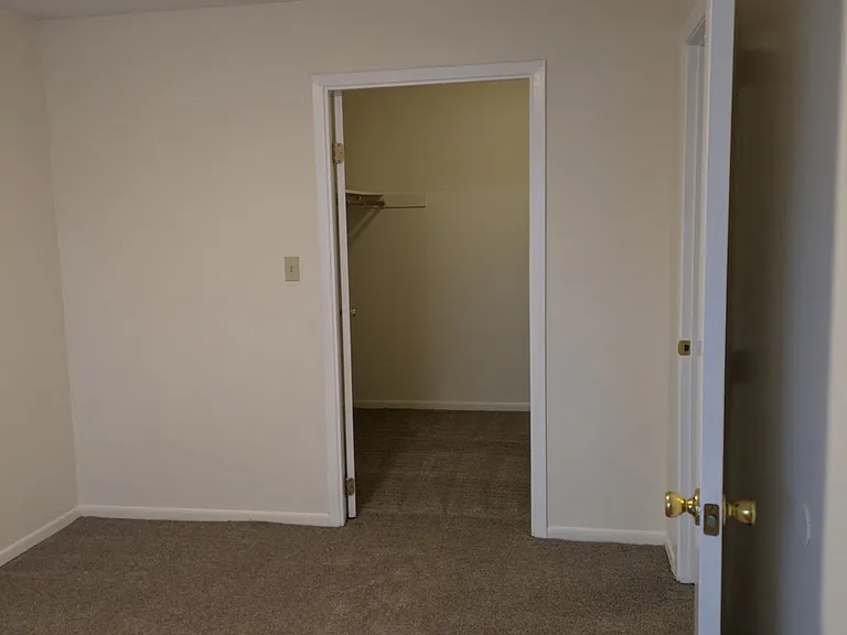 Park Ridge Apartments — Photo 33