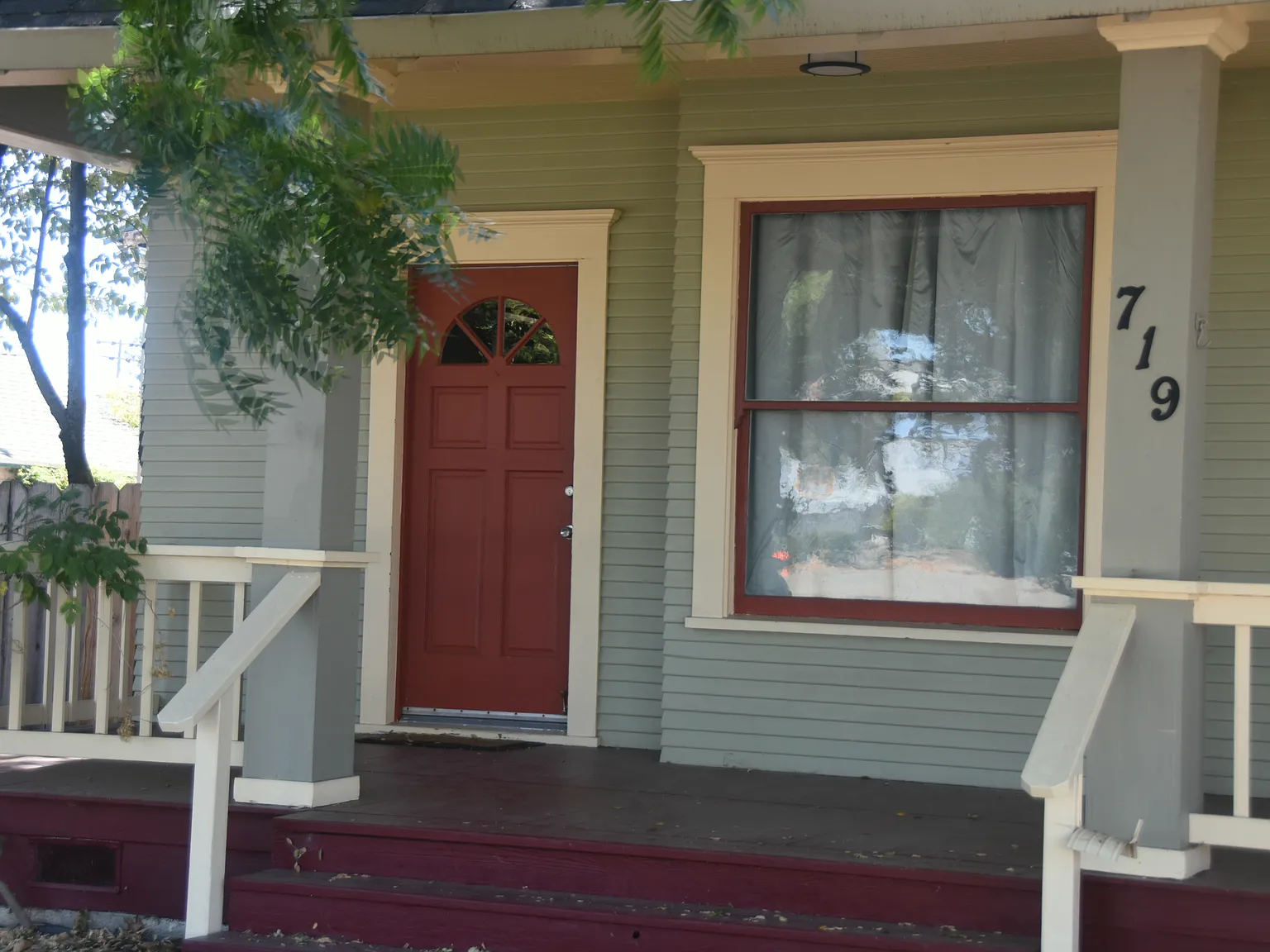 4 bed, 2.5 bath, 2150 sqft, $4,100 — Photo 2