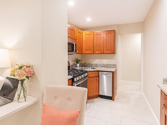 2nd image of 66 Egmont St #33