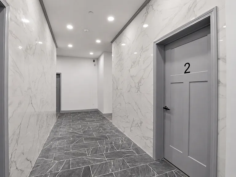 114 N Franklin St — Photo 3