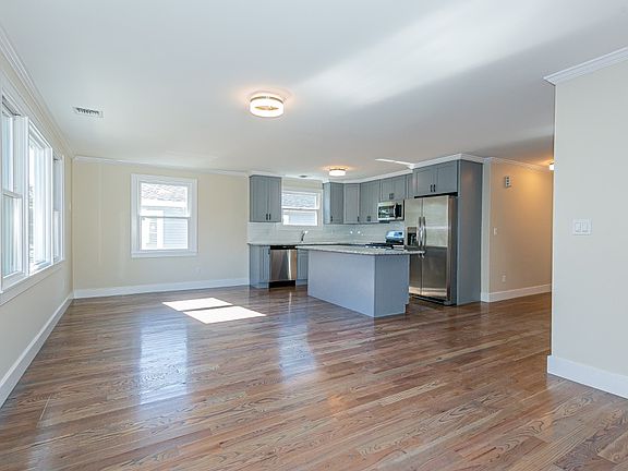 5th image of 211 Nassau Blvd #A