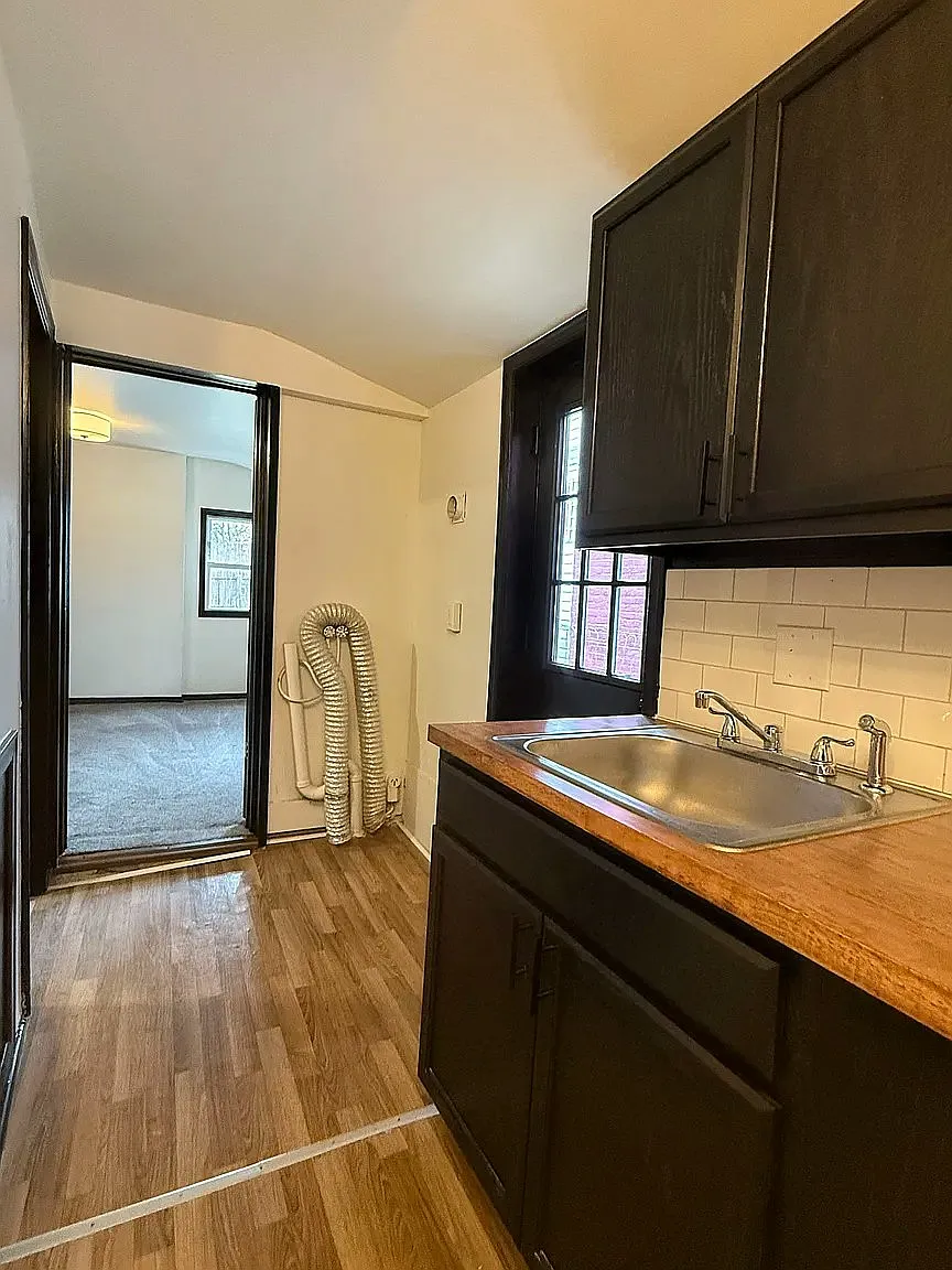 408 Lafayette St — Photo 4