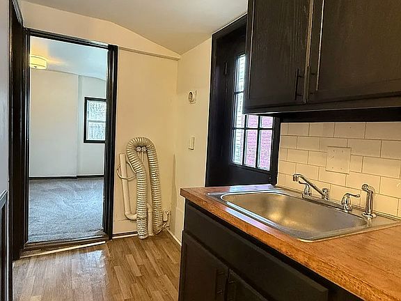 4th image of 408 Lafayette St