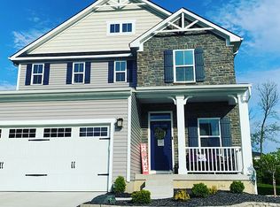 8076 Valley Crossing Dr, Cincinnati, OH 45247