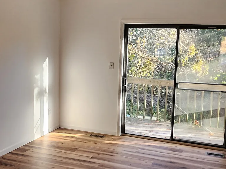 522 E Graham Pl — Photo 6