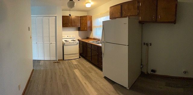 2nd image of 1109 W Perry Ave