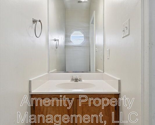 4th image of 400 Monument Ct #1
