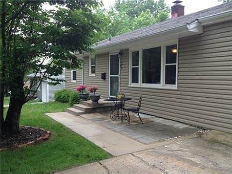 2nd image of 709 W 89th Ter