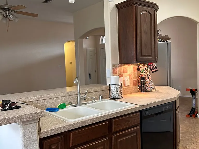 6911 Stonegate Dr — Photo 2