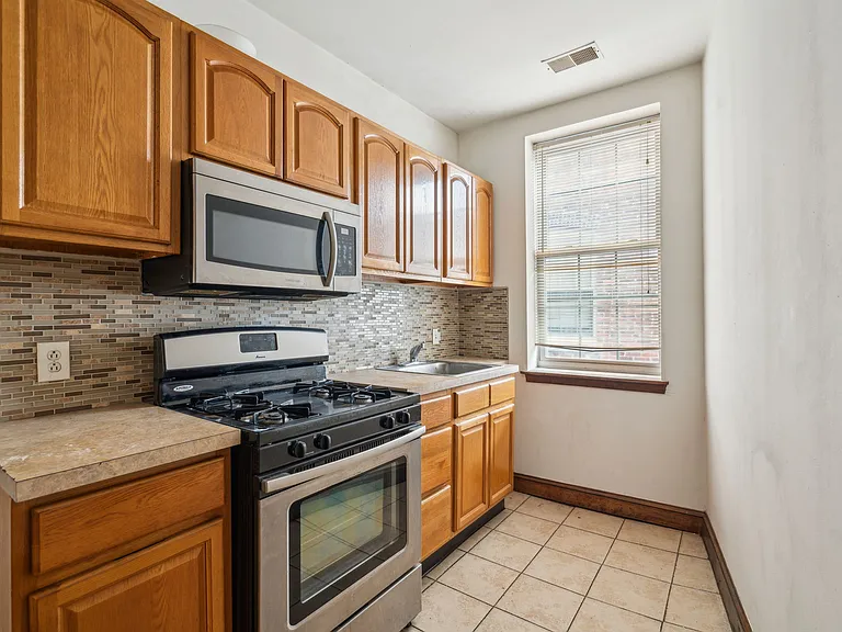 5101-21 Walnut St #26 — Photo 10