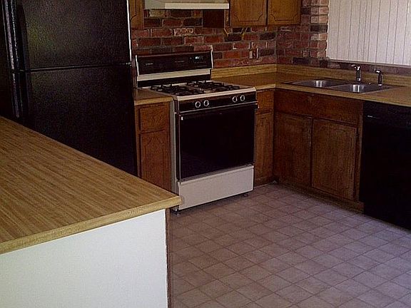 3rd image of 2469 Conestoga St