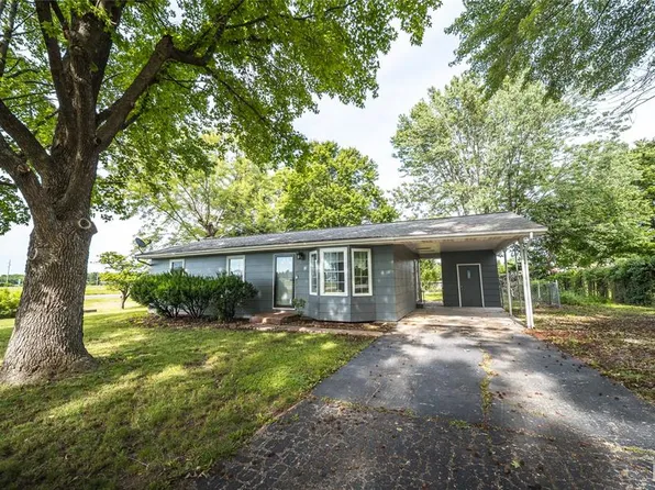 1 Marion Dr, Saint James, MO 65559
