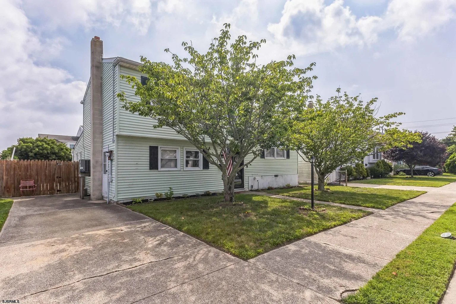 607 N Somerset Ave photo 1