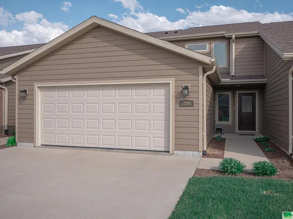 206 Prairie Ln, Sergeant Bluff, IA 51054