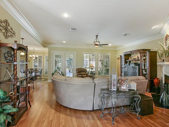 5th image of 1127 Bear Creek Cir