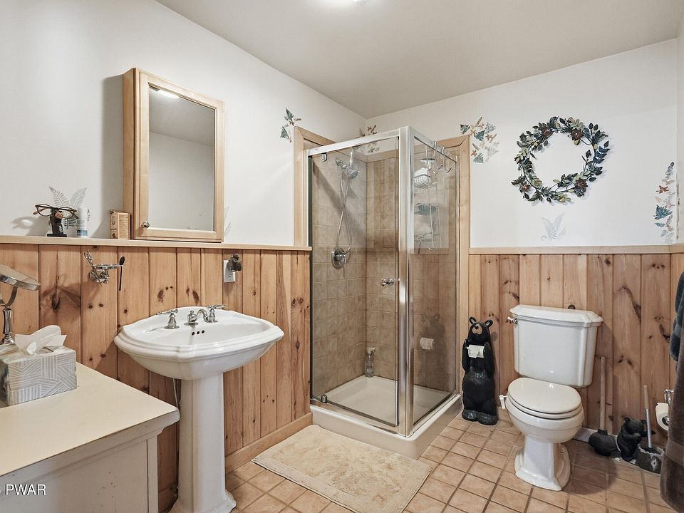 32nd image of 992 Winterdale Rd