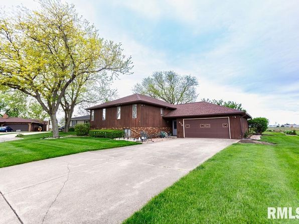 410 W Belaire Ct, Goodfield, IL 61742
