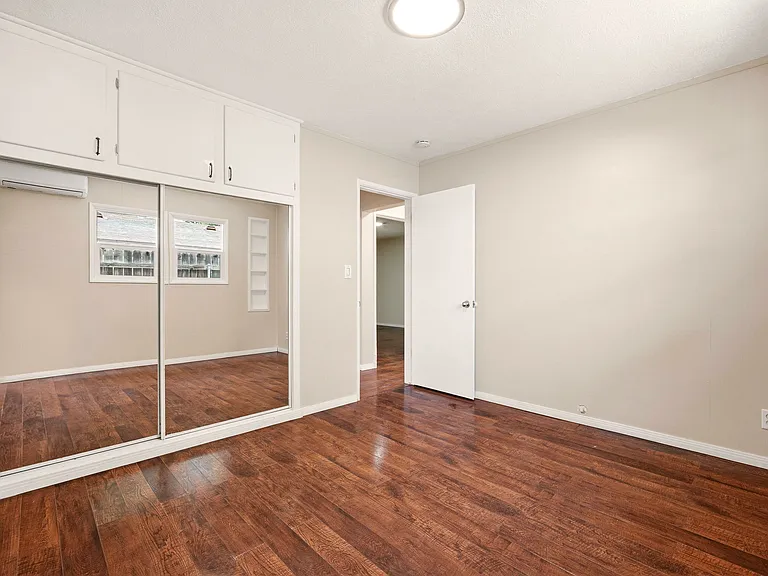 327 1/2 S Lincoln Pl — Photo 14