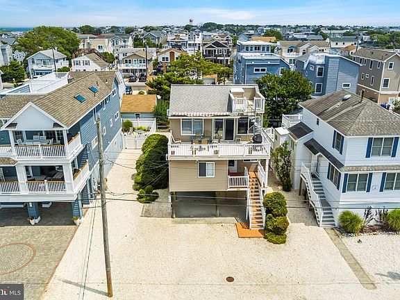 3rd image of 321 Jefferis Ave